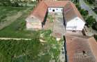 Casa cu istorie, teren de aproape 2 hectare si potential rar | Petrova - 1