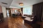 Apartament cochet cu 3 camere, mobilat, terasa, paza, parcare,langa Parc