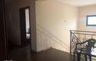 Casa cu 6 camere, curte ?i siguran?a maxima