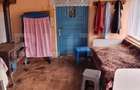 Casa cu doua corpuri,curte si gradina