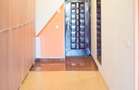 Inchiriez apartament cu o camera strada Martirilor nr. 80, etaj 1 - 5