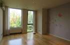 Apartament impresionant cu vedere catre lac, piscina comuna, mobilier modern