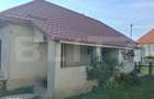 Casa 2 camere, 52 mp, teren 2590 mp, zona Caraseu - 1