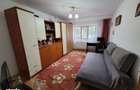 Inchiriez apartament 3 camere decomandat - 1