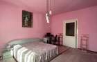Vand casa situata central , str.L.Rebreanu , langa parcul din strand