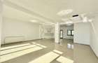 Spatiu comercial 76 mpu cu vitrina stradala 6 ml 4 parcari pe Doamna S
