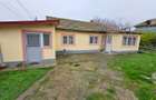 Se vinde teren cu 2 corpuri de casa Harsova - 8