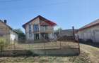 Casa / Vila cu 4 camere de vanzare