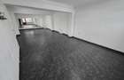 Spatiu comercial cu vitrina la strada si baie proprie - 11