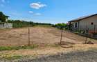 Vand teren intravilan intre case - 1