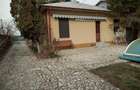 Casa interbelica, renovata total, centrul Perisului, cu vedere la lacul Cocioc - 1