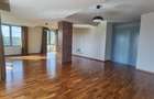 Apartament spatios cu 3 dormitoare in complex cu paza si piscina comuna