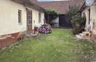 Casa tradi?ionala cu doua corpuri de locuit ?i ?ura mare, aproape de centrul comunei Dumbravi?a, Bra - 5