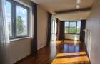 Apartament spatios cu 3 dormitoare in complex cu paza si piscina comuna