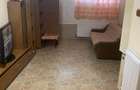 Ap de inchiriat o camera demisol