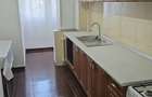 Inchiriez camere intr-un apartament de 4 camere decomandat ! Super pret !