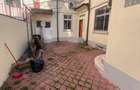 VILA DE VANZARE CU CURTE PROPRIE PIATA DOROBANTI