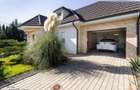 Casă deosebită în Balotești, stil bavarez, 260 mp utili, teren 556 mp și garaj