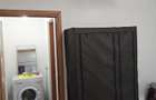 Camera de inchiriat intr-un apartament cu 2 camere (citeste descrierea)