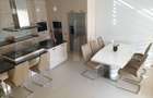 Casa individuala 270mp,2300 mp de teren cu lac de pesti, zon - 8