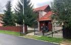 Vila P+M Busteni 9.7 Booking, 5 dormitoare, fosa septica, centrala, curte, garaj - 1