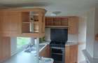 De vanzare casa pe roti , 3 dormitoare , 2 bai, living si bucatarie, mobilat utilat , pre? 21800 E - 6