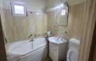 Vand apartament cu 3 camere zona Biserica Catolica
