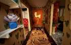 Inchiriez apartament 2 camere, bucatarie, hol si baie mobilat