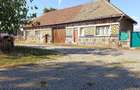 Casa cu 3 camere ,spatiu comercial si gradina generoasa
