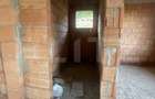 Casa la rosu, la doar 5 km de Bistrita, intr-o zona linistita