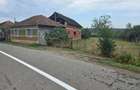Vand casa loc SUMUGIU, sc 200 mp , parte casa noua la rosu , teren 2670 mp, la sosea, front mare