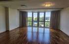 Apartament spatios cu 3 dormitoare in complex cu paza si piscina comuna