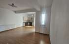 De inchiriat apartament 3 camere, centru, decomandat 2 bai, balcon - 1