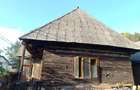 Casa de vanzare veche din lemn - 1