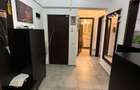 Inchiriez apartament 50 mp cu balcon mare.
