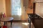 Inchiriere apartament cu trei camere decomandat
