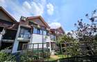 Apartament 4 camere / vila / Giulesti / Intr. Pinului / curte 54 mp - 1