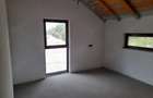 Vand casa 5 camere langa Primarie cu teren de 1000m