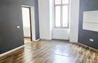 Proprietar inchiriez spatiu ultracentral Arad- B-dul Revolutiei (McDonald s) -55mp - ap 2 camere - 4
