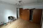 Vand apartament 3 camere nemobilat str Valtoarei 6