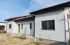 Duplex pe plan - canalizare - bucatarie inchisa - 3 bai