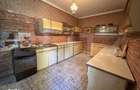 Casa cu etaj, 130.75 mp, 5 camere, zona 14 Mai - 5