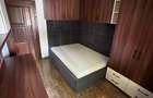 Proprietar vand apartament cu 4 camere, 90 m2 utili, situat la parter, - 2