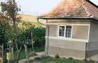 Casa complet renovata, teren 4.000 mp, vie ?i pomi fructiferi in Calara?i (Jud. Cluj, la mica distan