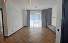 Vand apartament de 3camere+ 2locuri de parcare situat pe E.Bieltz,et.1 - 3
