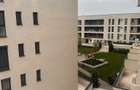 Inchiriez 2 camere, complet mobilat, utilat, parcare inclusa.