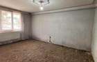 De vanzare apartament 3 camere si balcon, 70mp, zona buna, pret 55000e