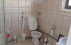 Casa cu 3 camere ?i pivni?a, curte mare