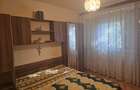 Apartament 2 camere etaj 3 din 4, Bld. Independentei colt cu str. Scolilor - 8