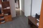 Apartament cu 3 camere semidecomandat în Central - 3